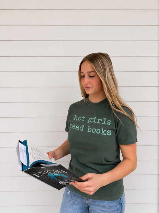 Hot Girls Read Books Tee